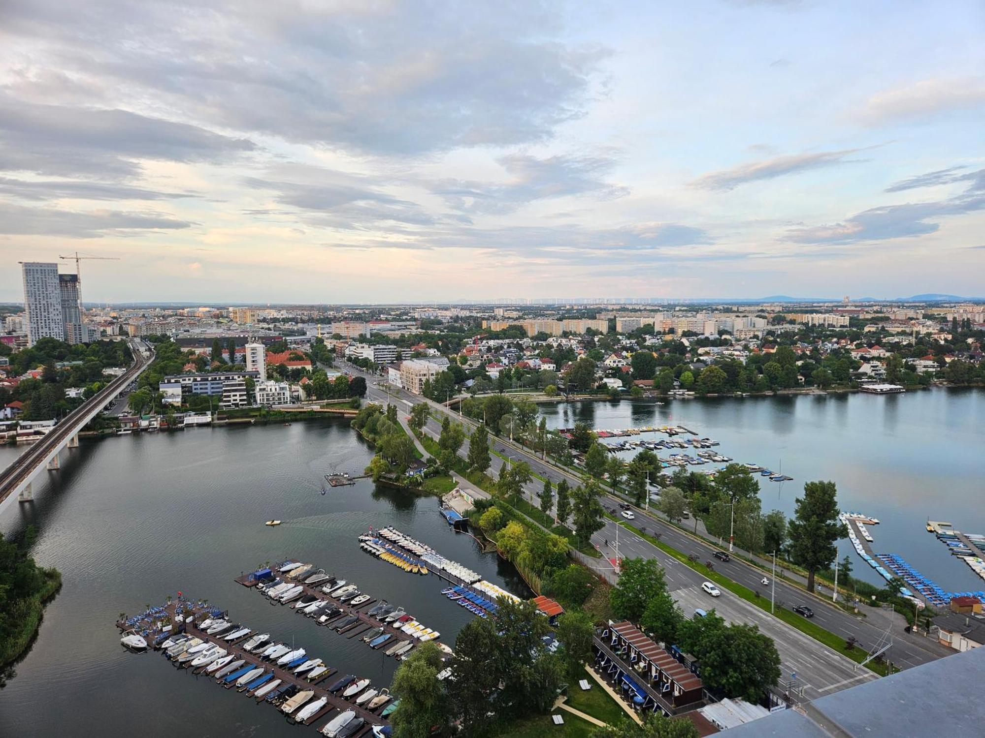 Yuki's Place - Un-vic, Danube And Subway Near To Downtown Apartamento